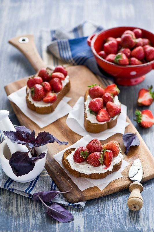 Cute Finger Foods: Colorful Bruschetta to Add Flair to Your Partyにて紹介している画像