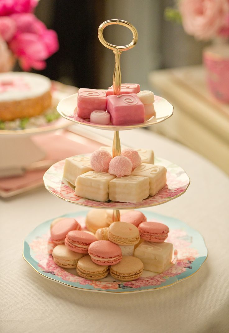 Miranda Kerr Collaborates with 'Royal Albert' - Adorable Floral and Butterfly Ceramics That Will Make You Swoon♡にて紹介している画像