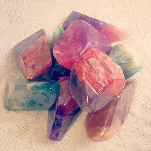 Dreamy Bath Time: I Can't Resist the World's Cutest Gemstone Soap, "Sabon Gem"! ✨にて紹介している画像