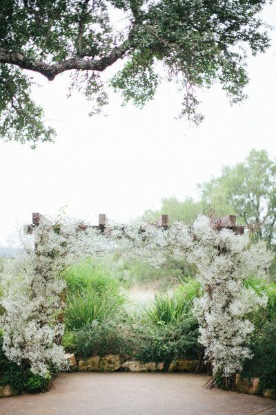 The Symbol of Purity: Adorable Weddings Featuring Baby's Breath as the Main Flower!にて紹介している画像
