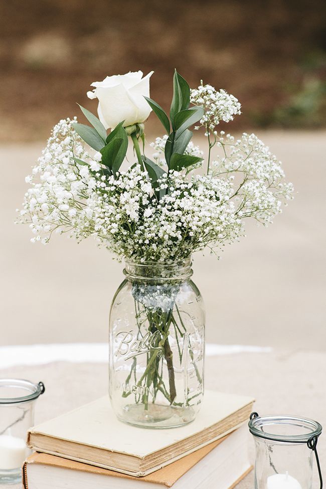 The Symbol of Purity: Adorable Weddings Featuring Baby's Breath as the Main Flower!にて紹介している画像