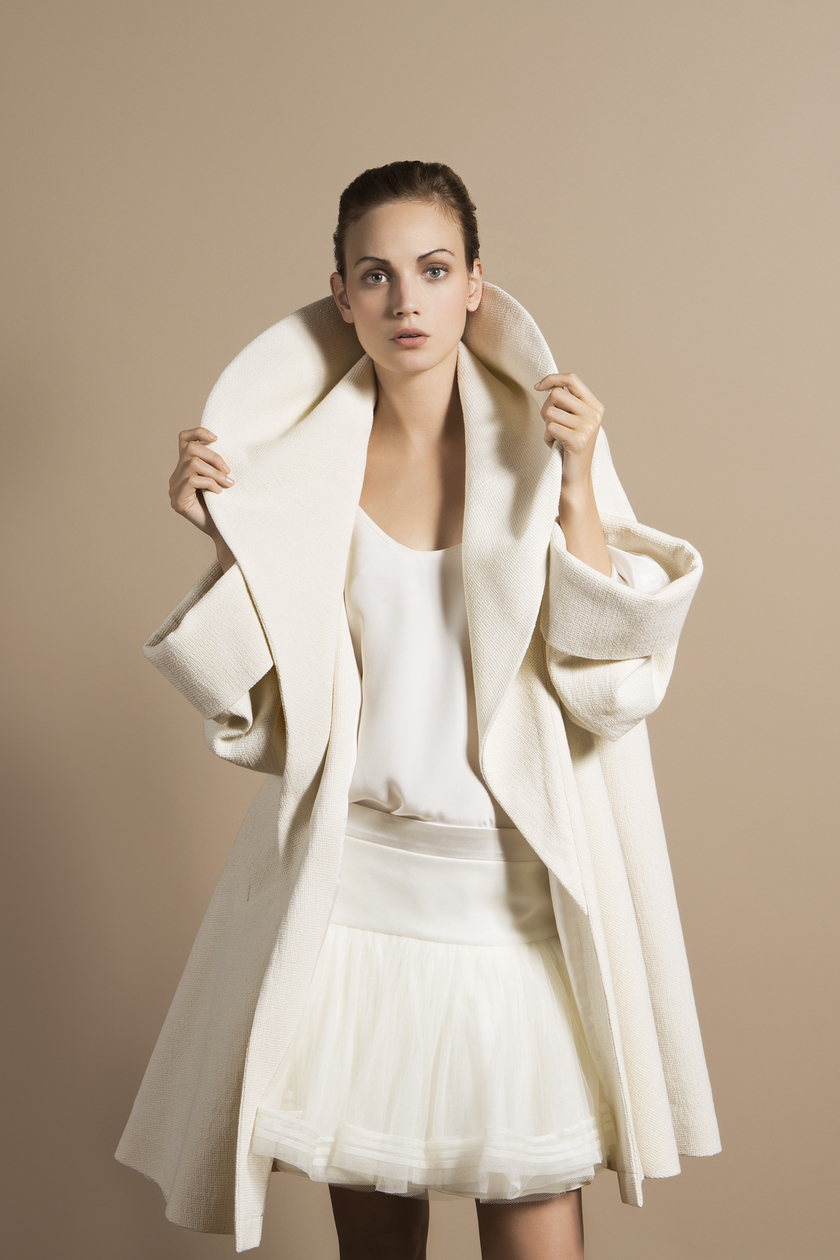 French Chic and Heartfelt: Adult Weddings with Delphine Manivet's Dresses＊にて紹介している画像