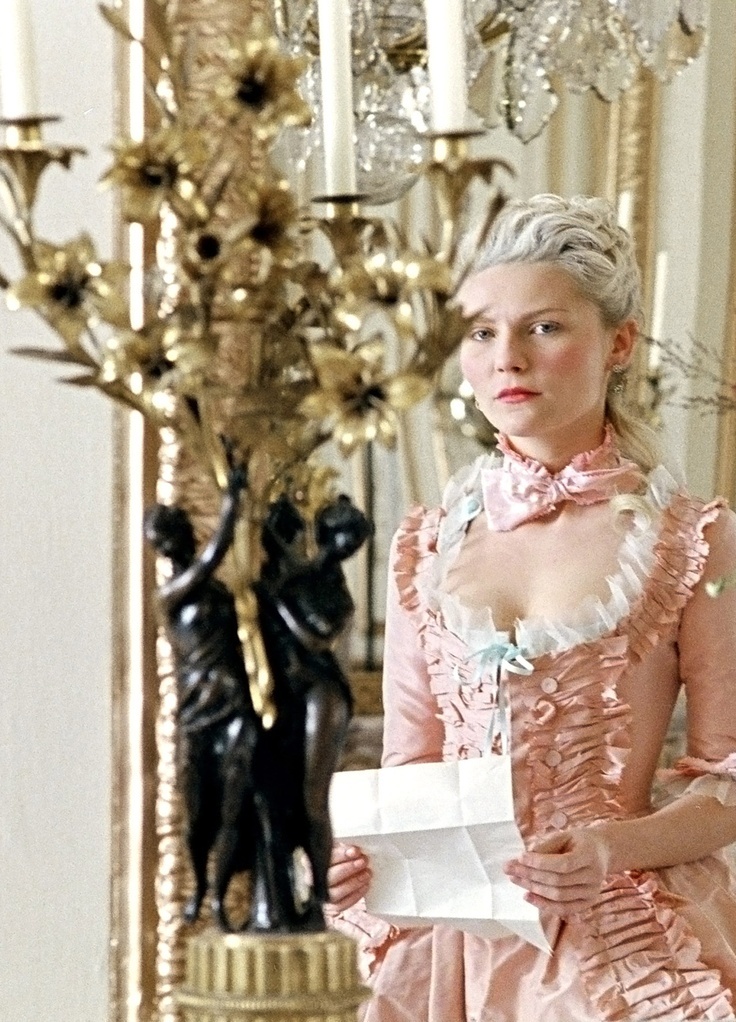 美しさにうっとり♡映画マリーアントワネットのドレス姿にきゅん♡にて紹介している画像