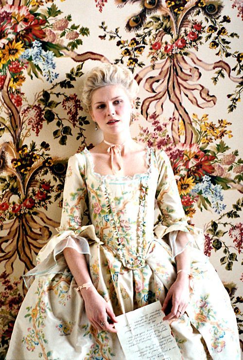 美しさにうっとり♡映画マリーアントワネットのドレス姿にきゅん♡にて紹介している画像