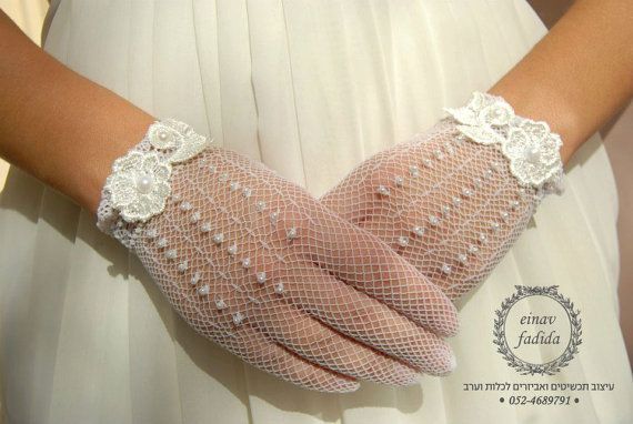 正統派クラシカルを一気に格上！ショートグローブがレトロ可愛い*にて紹介している画像