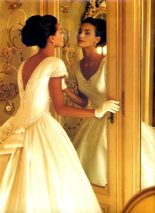 正統派クラシカルを一気に格上！ショートグローブがレトロ可愛い*にて紹介している画像