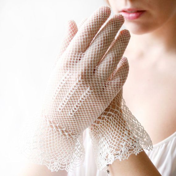 正統派クラシカルを一気に格上！ショートグローブがレトロ可愛い*にて紹介している画像