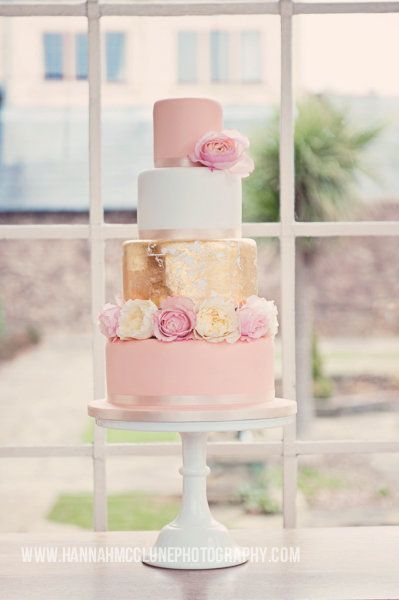 Fluffy Romantic ♡ Pink Wedding Cake ♡にて紹介している画像