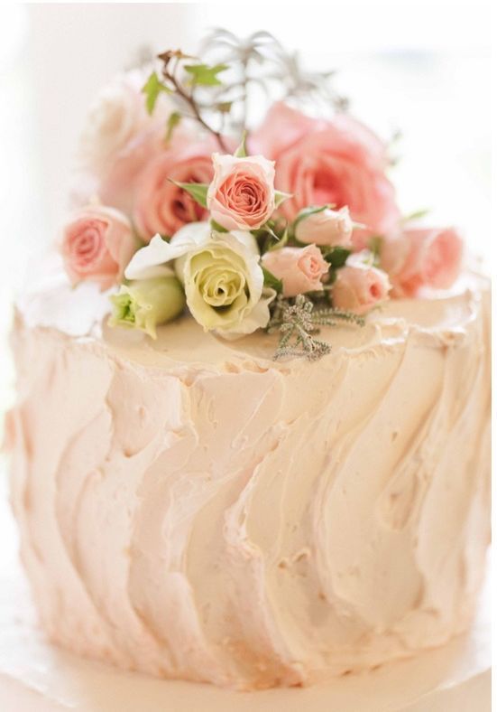 Fluffy Romantic ♡ Pink Wedding Cake ♡にて紹介している画像