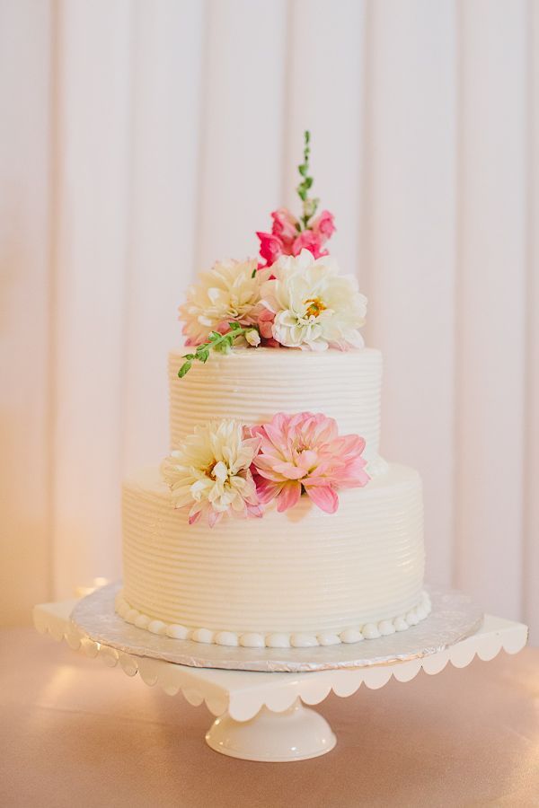 Fluffy Romantic ♡ Pink Wedding Cake ♡にて紹介している画像