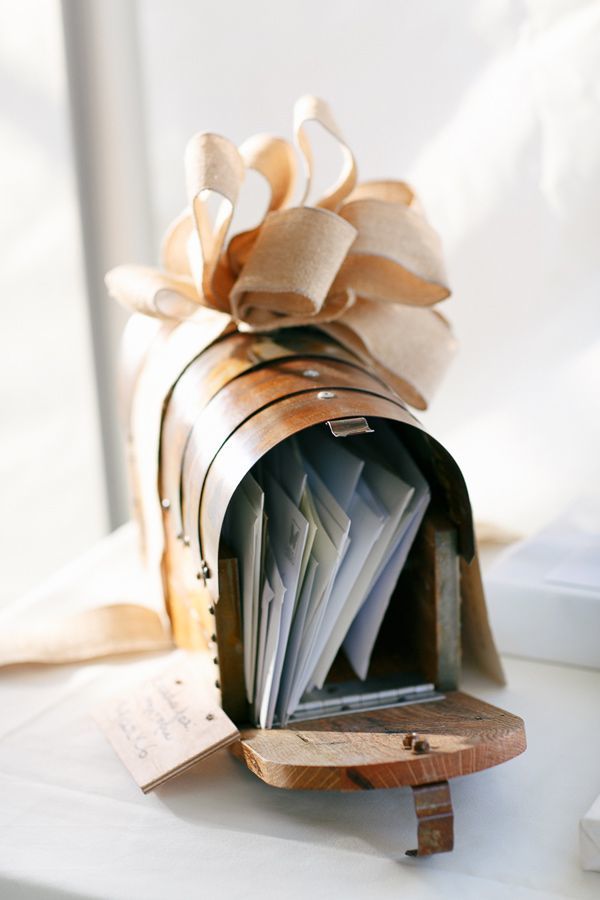 Treasured Memories: How to Create a Cute Guest Book for Your Wedding ♡にて紹介している画像