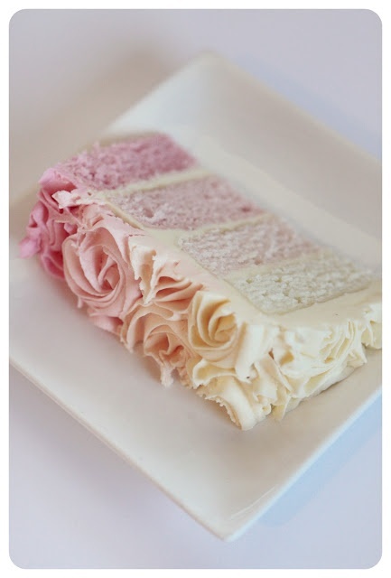 Fluffy Romantic ♡ Pink Wedding Cake ♡にて紹介している画像