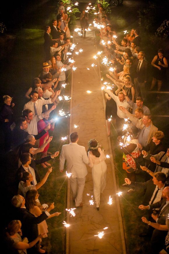 Embrace the Light: Create a Romantic Atmosphere at Your Night Wedding!にて紹介している画像
