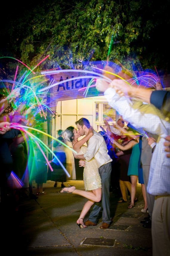 Embrace the Light: Create a Romantic Atmosphere at Your Night Wedding!にて紹介している画像