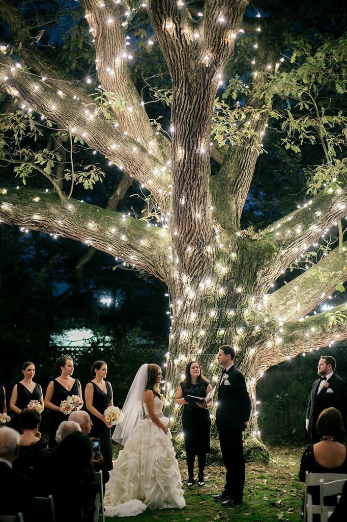 Embrace the Light: Create a Romantic Atmosphere at Your Night Wedding!にて紹介している画像