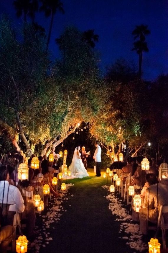 Embrace the Light: Create a Romantic Atmosphere at Your Night Wedding!にて紹介している画像