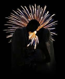 Embrace the Light: Create a Romantic Atmosphere at Your Night Wedding!にて紹介している画像