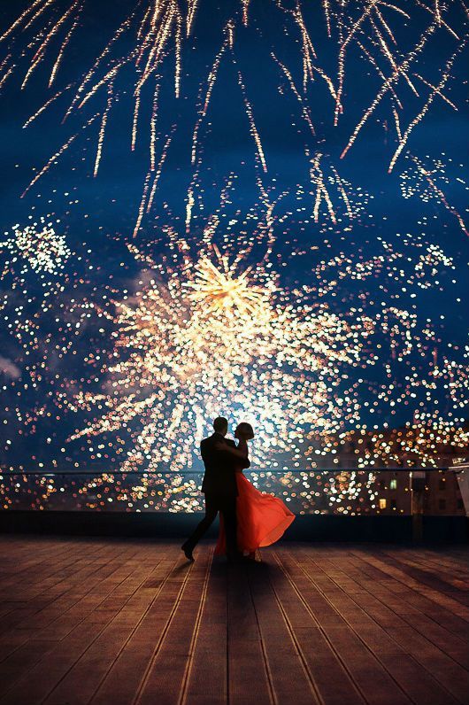 Embrace the Light: Create a Romantic Atmosphere at Your Night Wedding!にて紹介している画像