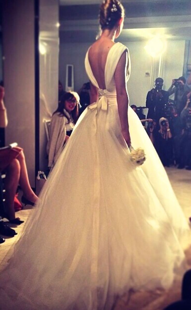 Bella from "Twilight" Wore It Too! The Adorable Dresses by Carolina Herrera♡にて紹介している画像