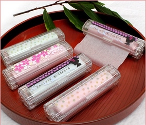 Perfect Petit Gifts: Become Beautiful with Kyoto's "Secret-Infused Oil Blotting Paper"!にて紹介している画像