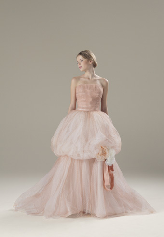 Fulfill Your Dream: Choosing a Unique Wedding Dress at Felice Vita♡にて紹介している画像