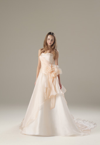 Fulfill Your Dream: Choosing a Unique Wedding Dress at Felice Vita♡にて紹介している画像