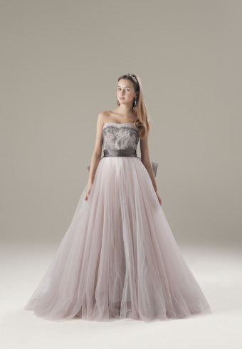 Fulfill Your Dream: Choosing a Unique Wedding Dress at Felice Vita♡にて紹介している画像