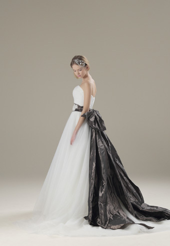 Fulfill Your Dream: Choosing a Unique Wedding Dress at Felice Vita♡にて紹介している画像