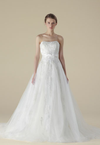Fulfill Your Dream: Choosing a Unique Wedding Dress at Felice Vita♡にて紹介している画像