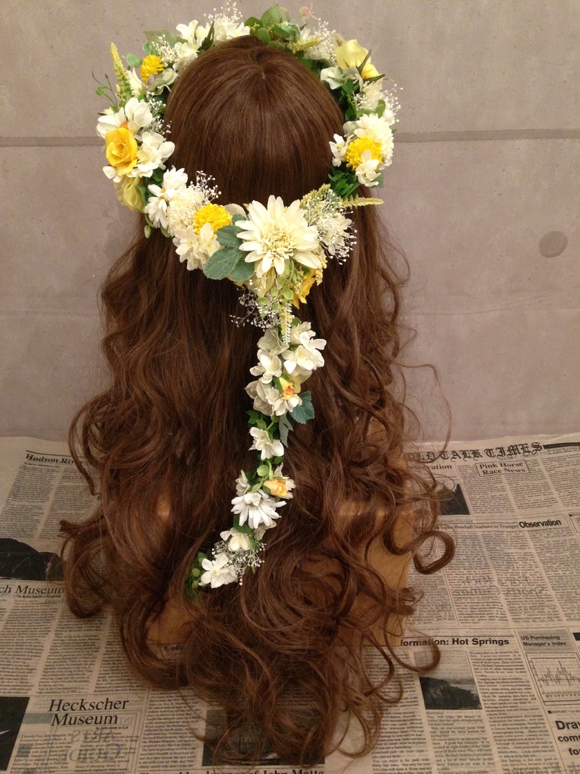 Custom-made Cuties! The Adorable "Flower Crown with a Tail"にて紹介している画像