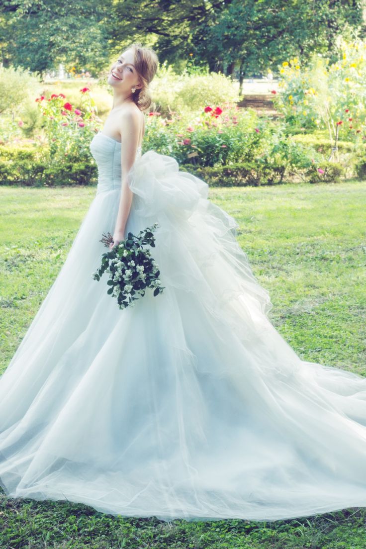 Bride's Dream: Pure White Princess Line Dresses by Popular Brands ♡にて紹介している画像