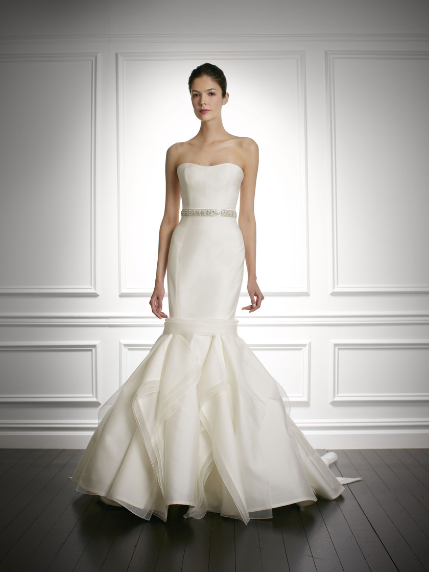 Bella from "Twilight" Wore It Too! The Adorable Dresses by Carolina Herrera♡にて紹介している画像