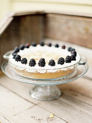 Stylish Gem-like Fruits: Delightful Sweets and Drinks Featuring Blackberries ♡にて紹介している画像