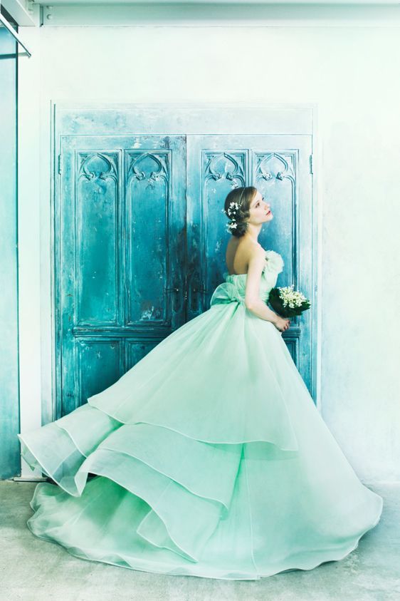 こだわりアリ！シンプルドレスにアクセントでもっと可愛い花嫁に♡にて紹介している画像