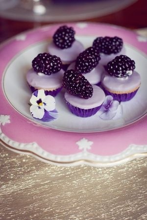 Stylish Gem-like Fruits: Delightful Sweets and Drinks Featuring Blackberries ♡にて紹介している画像