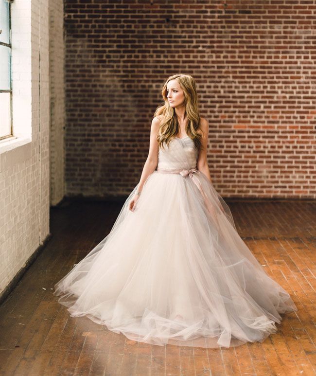 こだわりアリ！シンプルドレスにアクセントでもっと可愛い花嫁に♡にて紹介している画像