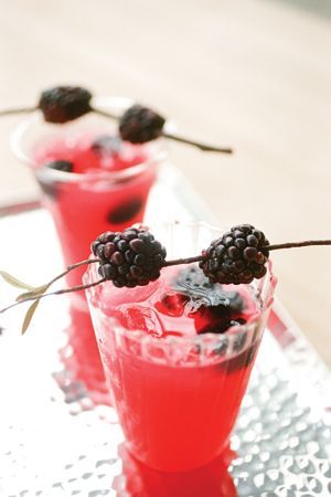 Stylish Gem-like Fruits: Delightful Sweets and Drinks Featuring Blackberries ♡にて紹介している画像