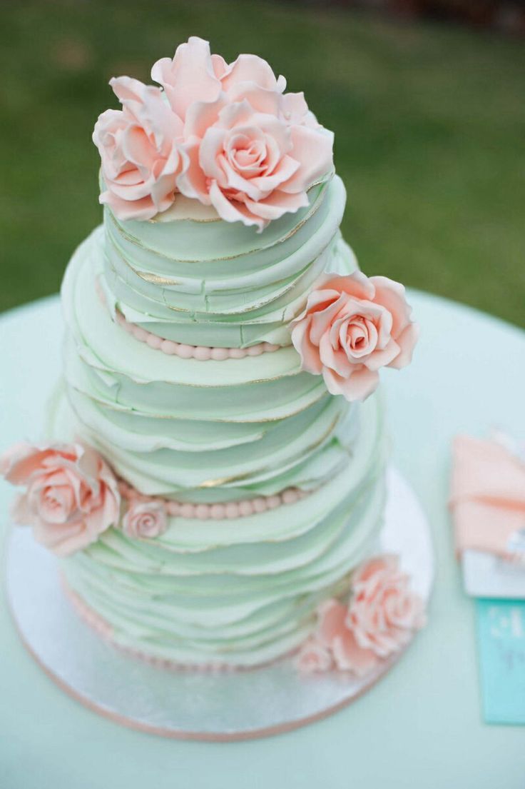 Collecting Adorable Wedding Cakes in Mint and Pink Color Combinations ♡にて紹介している画像