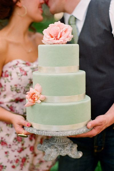 Collecting Adorable Wedding Cakes in Mint and Pink Color Combinations ♡にて紹介している画像