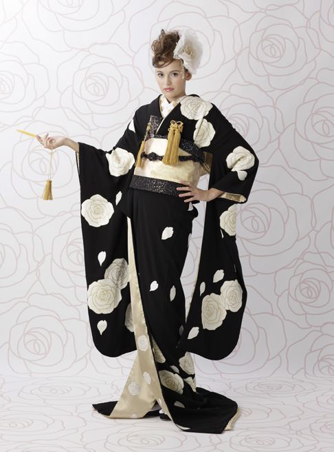 The Timeless Elegance of Traditional Japan: Which Color Uchikake Do You Prefer?にて紹介している画像