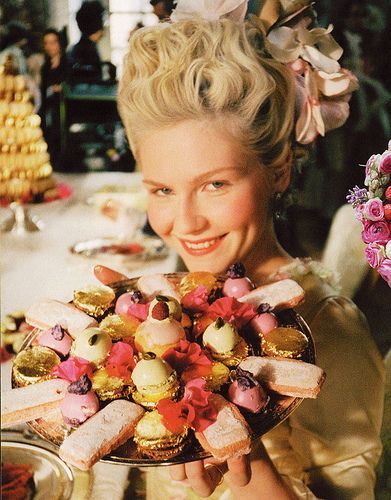 The Enchanting World of Marie Antoinette: A Real Princess of Glamour and Sweetness♡にて紹介している画像
