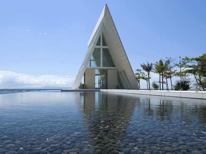 こんなところで挙式できたら夢みたい♡憧れのチャペル特集！にて紹介している画像