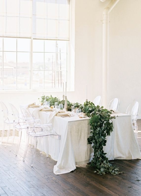 テーマカラー別＊披露宴会場のゲストテーブルコーディネートおしゃれ参考例集♡にて紹介している画像