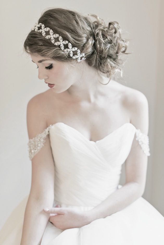Elegant and Refined♡ Feel Like a Princess in an Off-Shoulder Wedding Dress＊にて紹介している画像