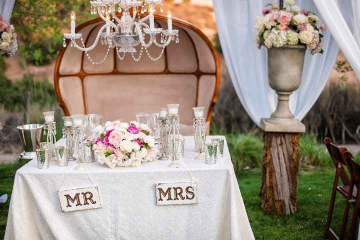 インスタで見つけた＊世界の結婚式の可愛い高砂デコレーション♡にて紹介している画像