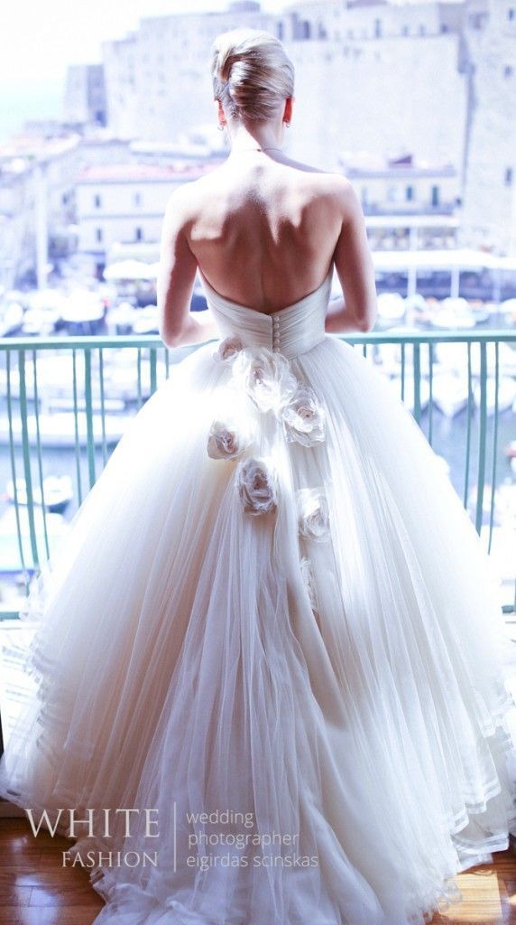Ultimate Elegance: The Adorable Dior Wedding Dress Pursuing Femininity♡にて紹介している画像