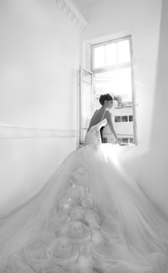 究極のエレガンス♡女性らしさを追求するDiorのwedding dressが