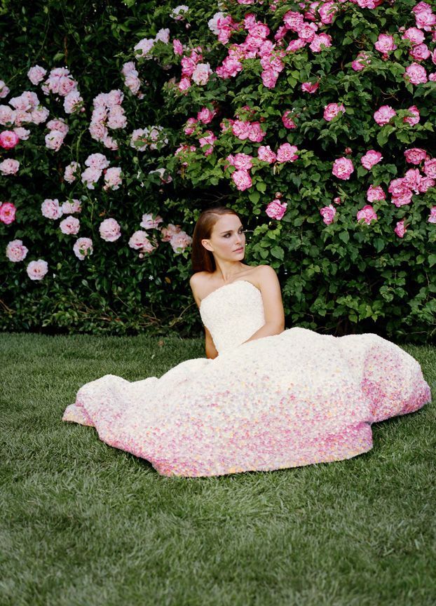 Ultimate Elegance: The Adorable Dior Wedding Dress Pursuing Femininity♡にて紹介している画像