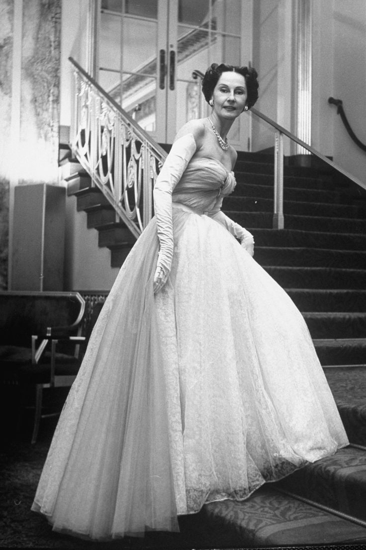 究極のエレガンス♡女性らしさを追求するDiorのwedding dressが