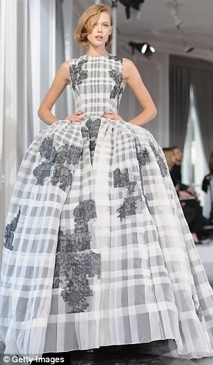 Ultimate Elegance: The Adorable Dior Wedding Dress Pursuing Femininity♡にて紹介している画像